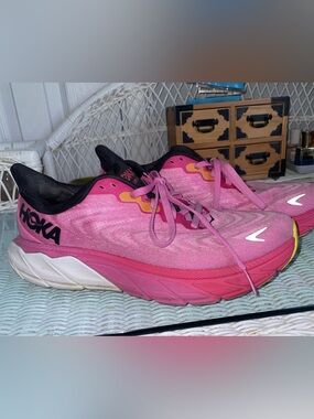 HOKA Arahi 6 Womens Sz 9